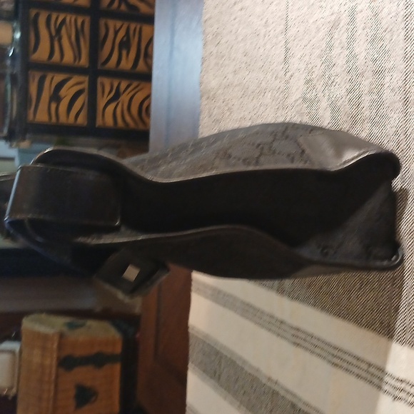 Authentic Gucci Black Hand Bag - Picture 3 of 16